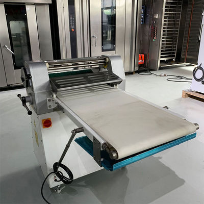 Tipe kecil Pastry Rolling Pastry Sheeter Pita roti adonan Sheeter 750w 220v / 380v 50hz